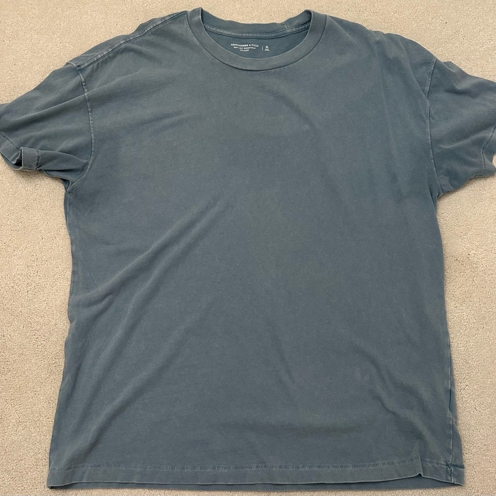 Abercrombie & Fitch Gray Short Sleeve Tee